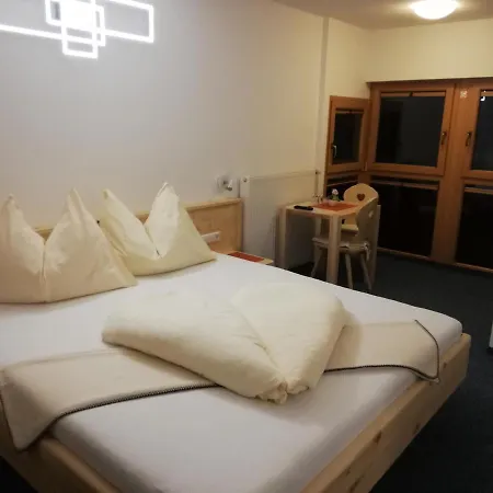 فندق مبيت وإفطار Gaestehaus Puerstl-kocher